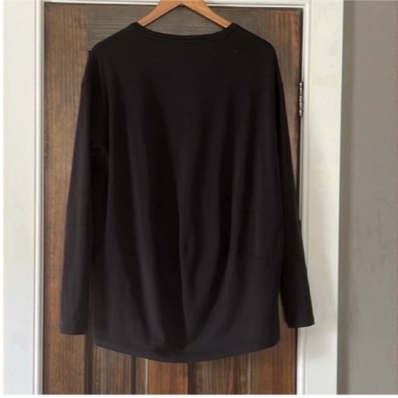 Lululemon Back In Action V-Neck - Picture 8 of 11